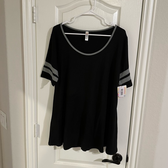 NWT LuLaRoe Perfect T Black with gray Large - Picture 1 of 4